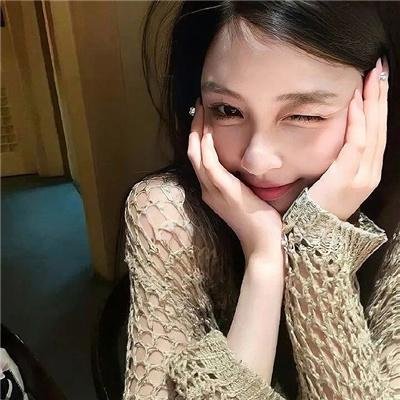 穿黄睡衣的女孩 在线观看